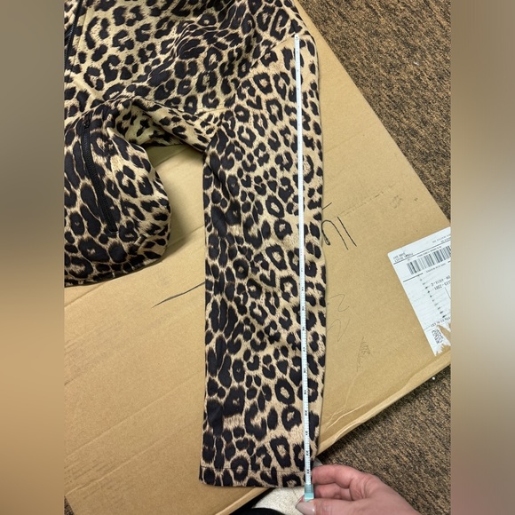 Andree by Unit Animal Print Moto Jacket
Bomber Cropped Zip Front Cheetah
Leopard - Picture 8 of 8